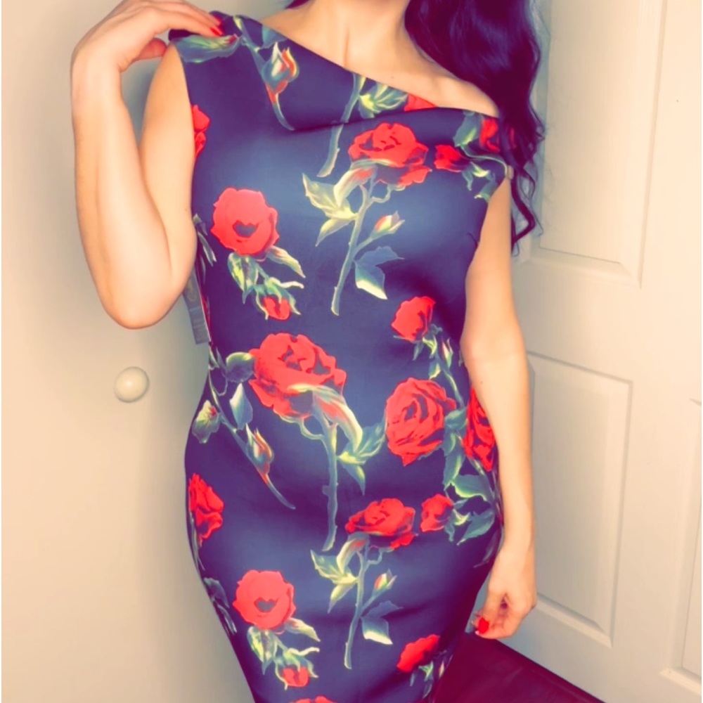 Floral dress with cutout back